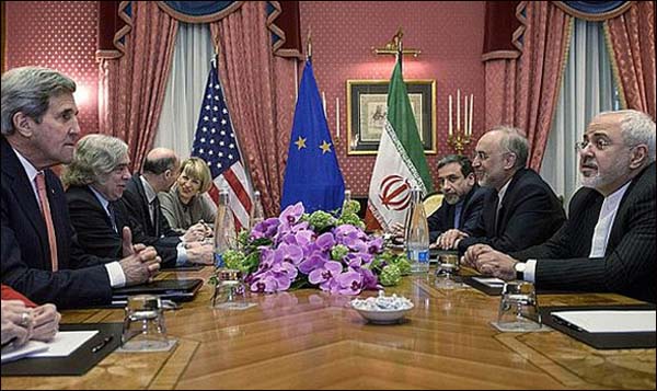 الوفدان الإيراني والغربي خلال لقاء لوزان